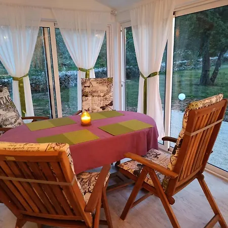 بيت للعطل House Vela Vrta Sveti Ivan Dobrinjski