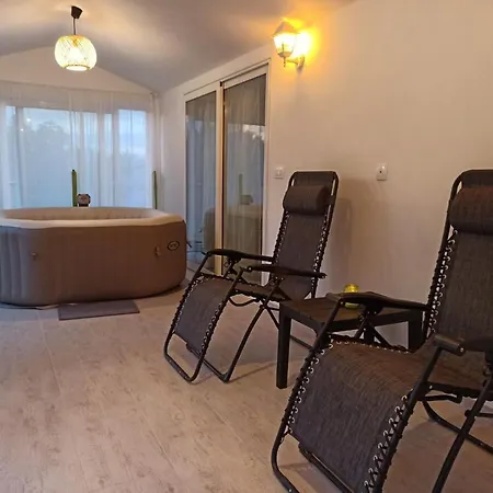 بيت للعطل House Vela Vrta Sveti Ivan Dobrinjski