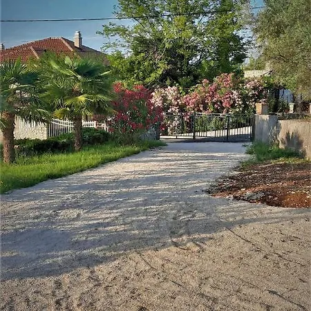 House Vela Vrta * Sveti Ivan Dobrinjski